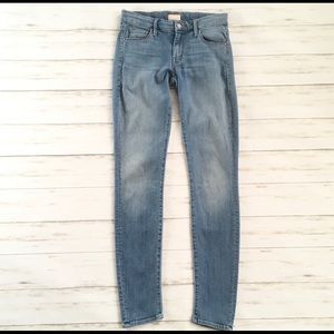 NWOT MOTHER ”the looker”light wash Jean.